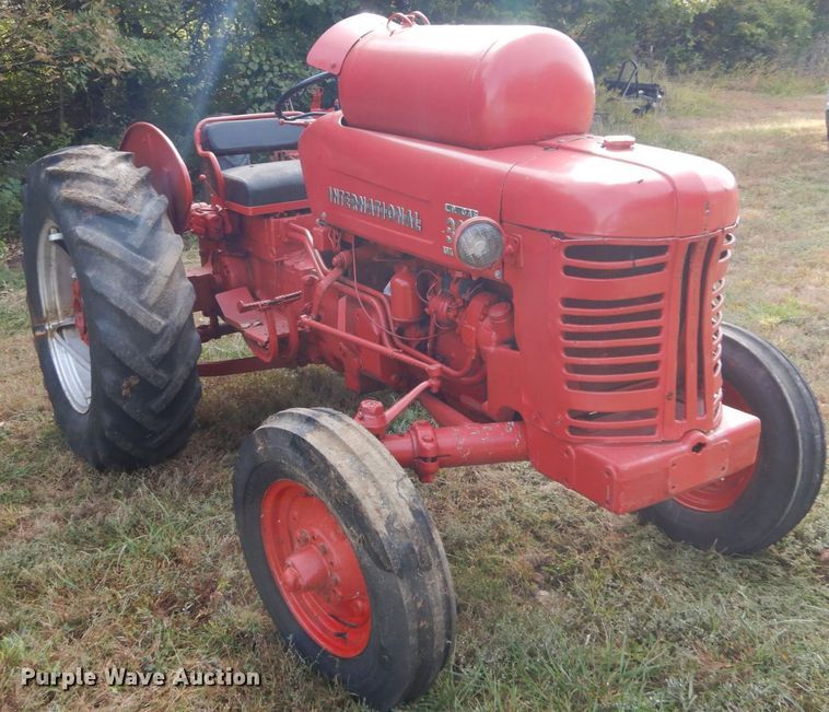image for item DH2198 1956 International Utility 300 tractor