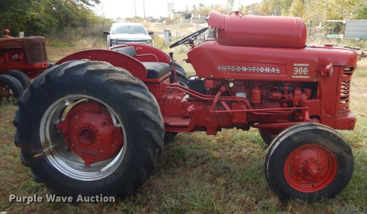 image for item DH2198 1956 International Utility 300 tractor