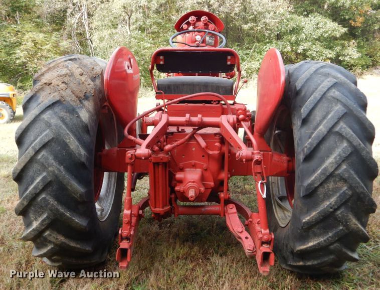 image for item DH2198 1956 International Utility 300 tractor