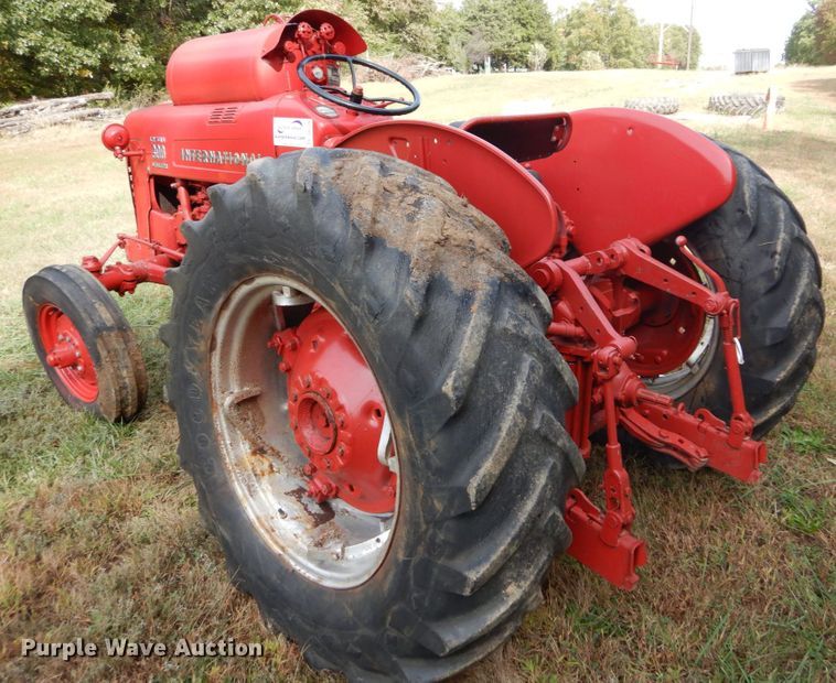 image for item DH2198 1956 International Utility 300 tractor