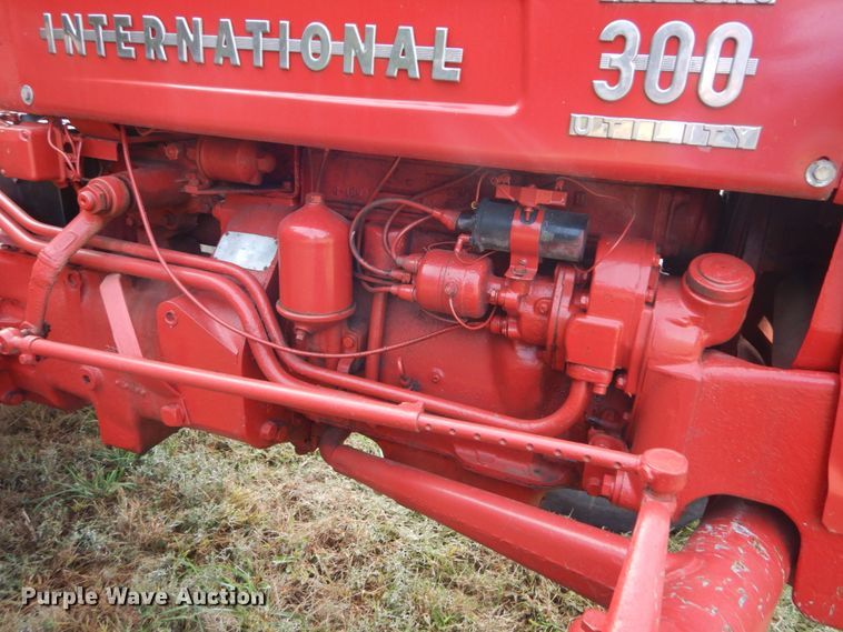 image for item DH2198 1956 International Utility 300 tractor