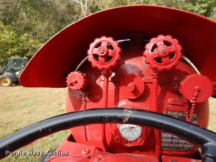 image for item DH2198 1956 International Utility 300 tractor