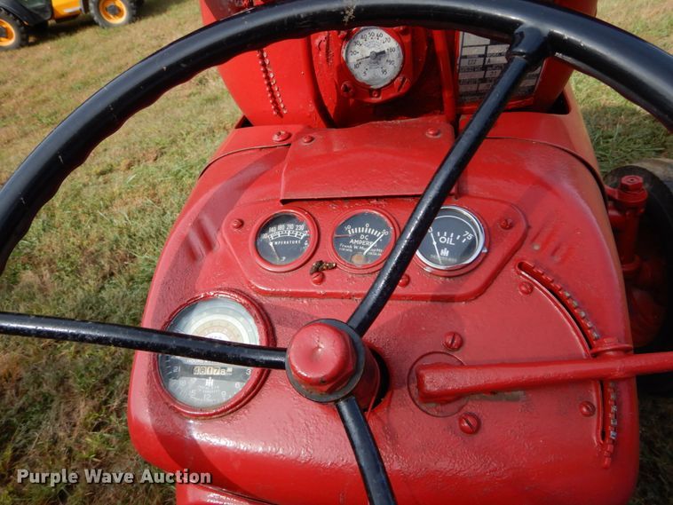 image for item DH2198 1956 International Utility 300 tractor