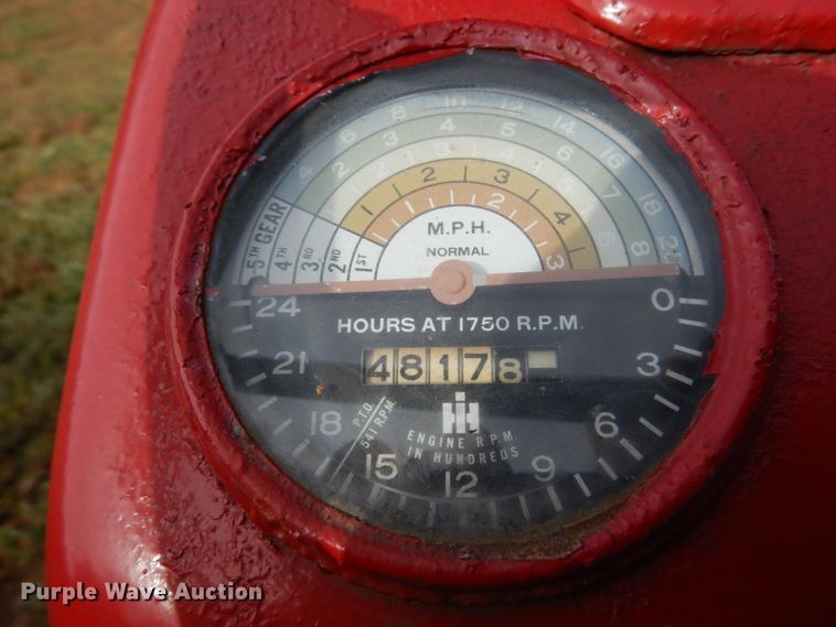 image for item DH2198 1956 International Utility 300 tractor