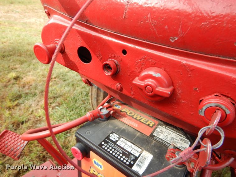 image for item DH2198 1956 International Utility 300 tractor
