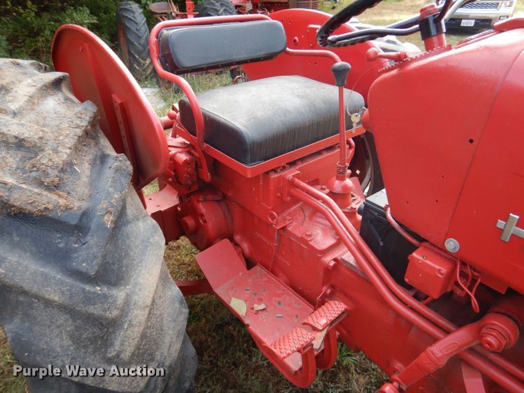 image for item DH2198 1956 International Utility 300 tractor