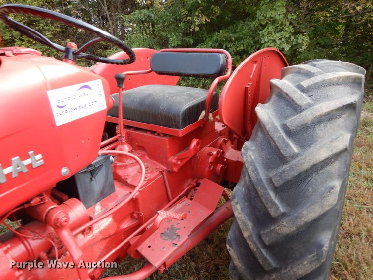 image for item DH2198 1956 International Utility 300 tractor