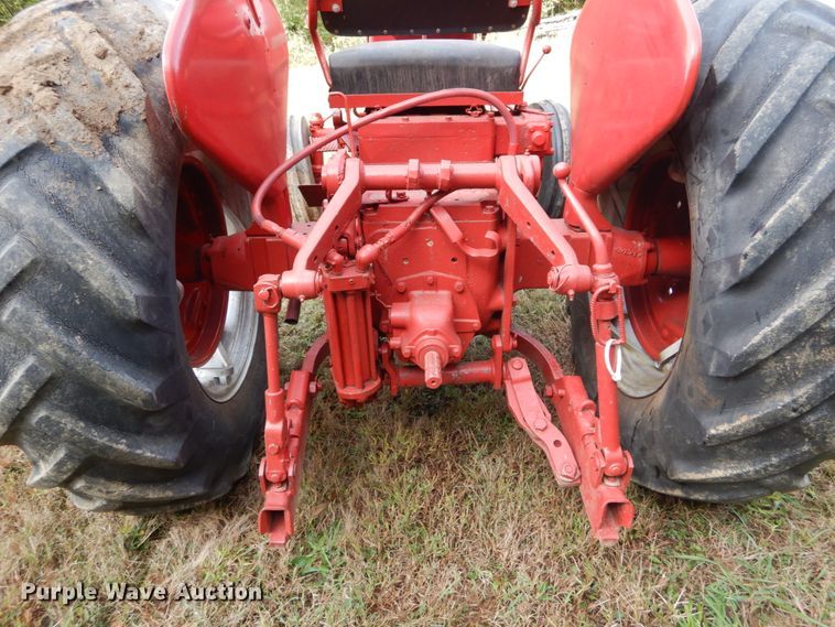 image for item DH2198 1956 International Utility 300 tractor