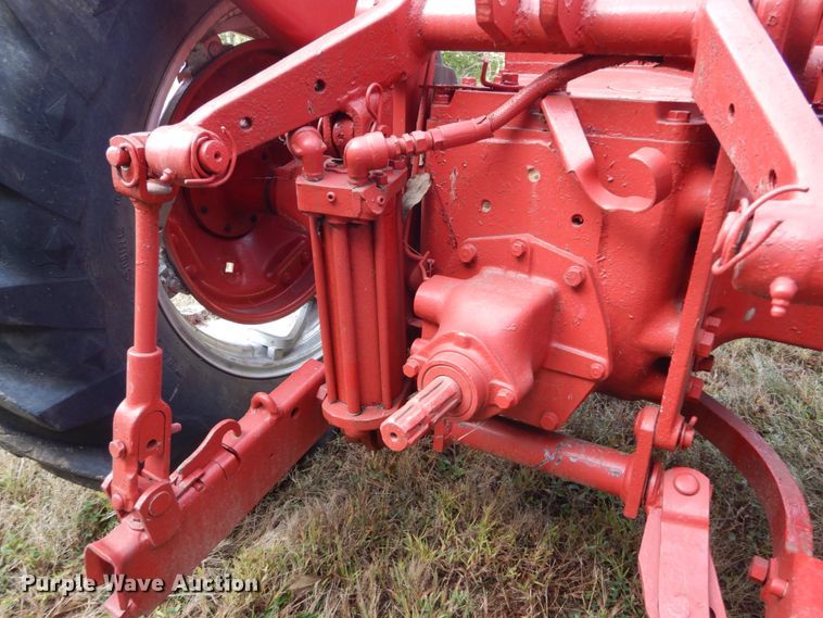 image for item DH2198 1956 International Utility 300 tractor