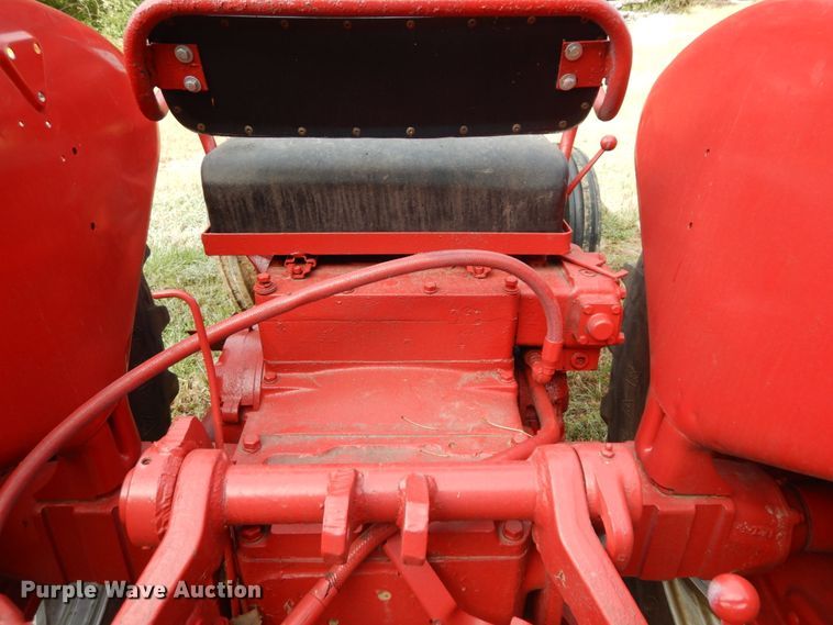 image for item DH2198 1956 International Utility 300 tractor