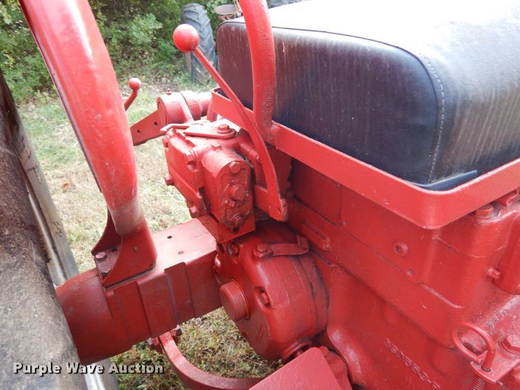 image for item DH2198 1956 International Utility 300 tractor