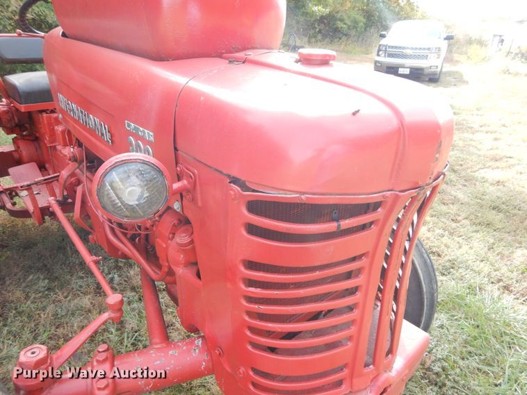 image for item DH2198 1956 International Utility 300 tractor
