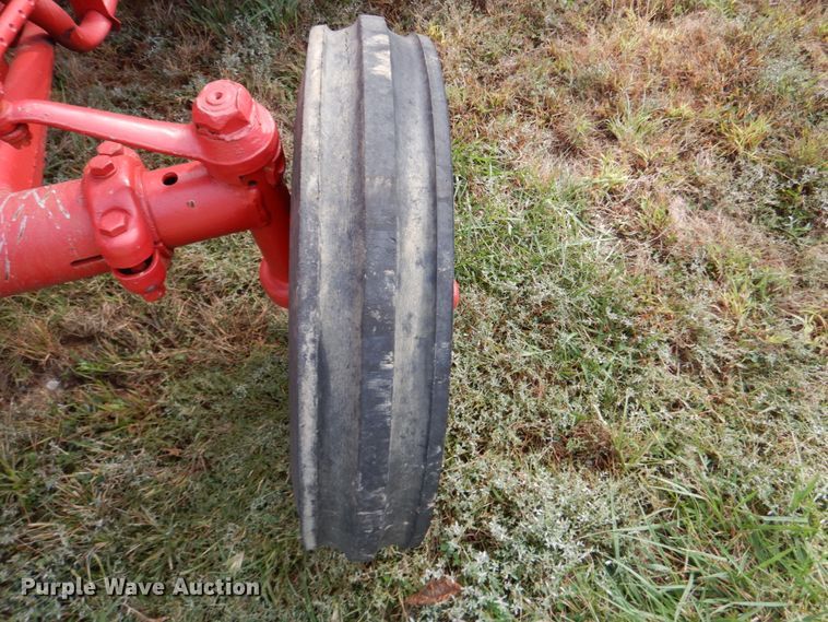 image for item DH2198 1956 International Utility 300 tractor