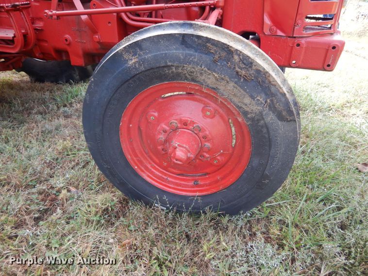image for item DH2198 1956 International Utility 300 tractor