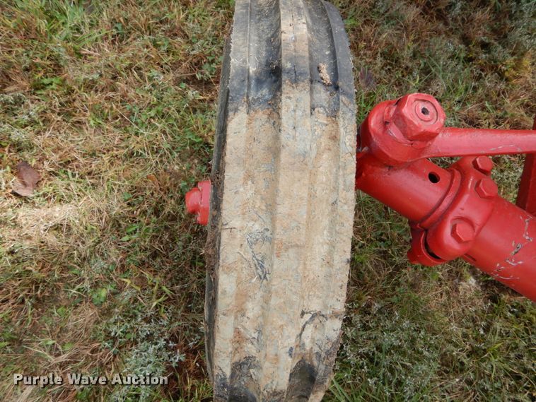 image for item DH2198 1956 International Utility 300 tractor