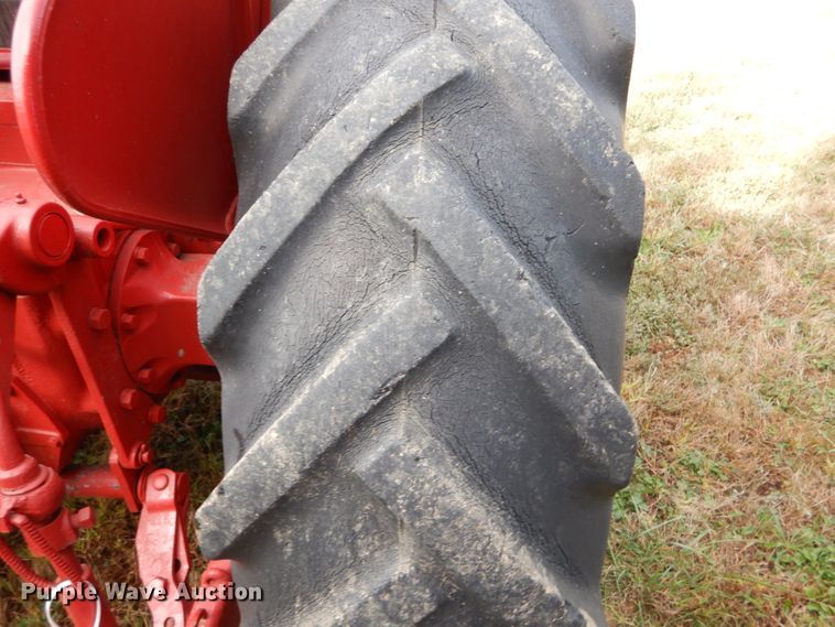 image for item DH2198 1956 International Utility 300 tractor