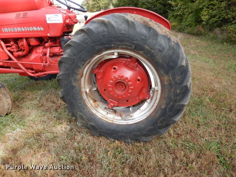 image for item DH2198 1956 International Utility 300 tractor