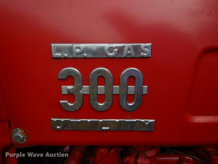 image for item DH2198 1956 International Utility 300 tractor