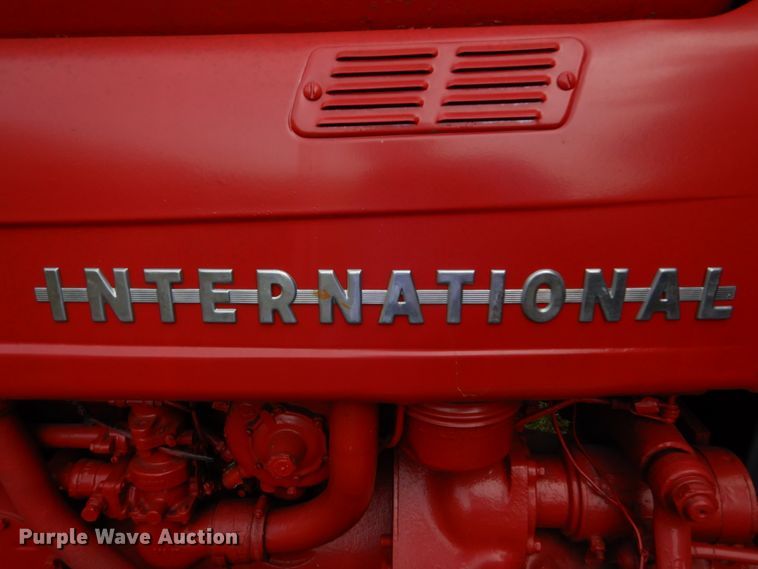 image for item DH2198 1956 International Utility 300 tractor
