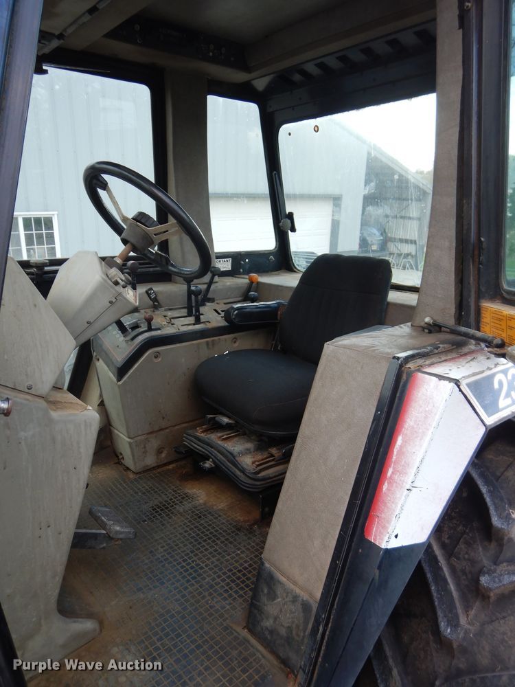 image for item DH2655 1984 Case IH 2394 tractor