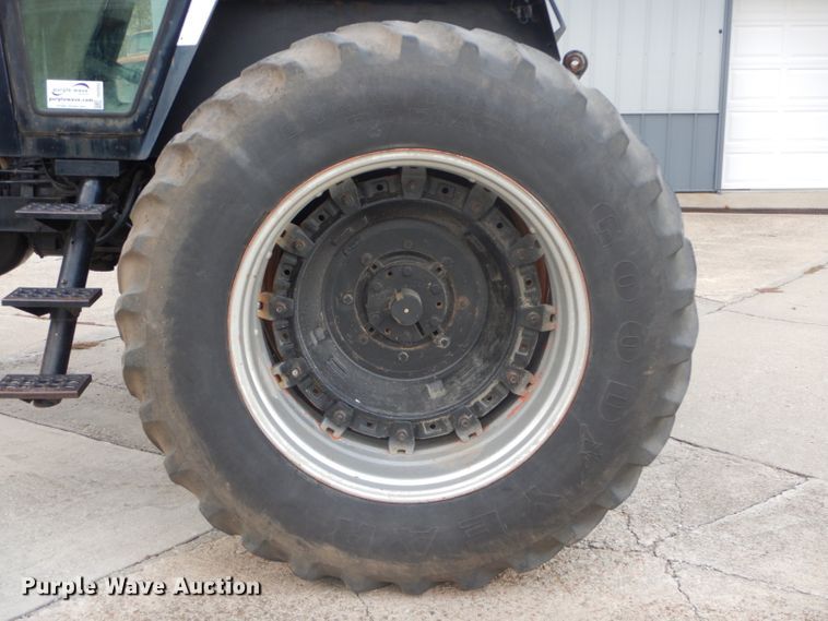 image for item DH2655 1984 Case IH 2394 tractor