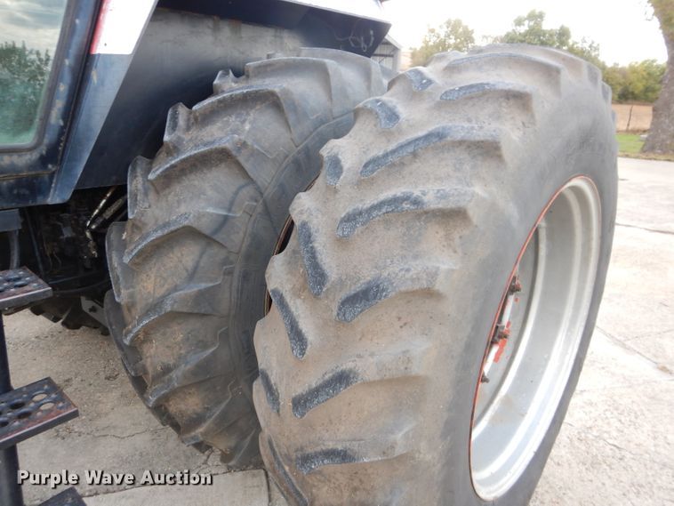 image for item DH2655 1984 Case IH 2394 tractor