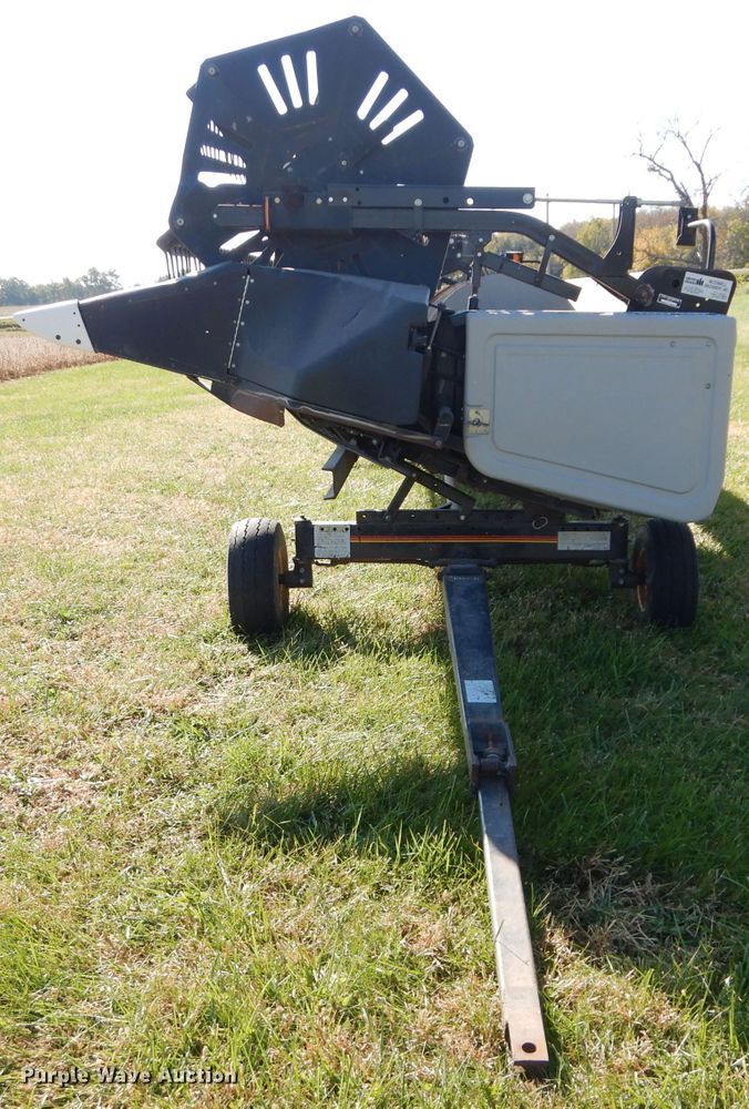 image for item DH2667 2005 AGCO Gleaner 800 flex head