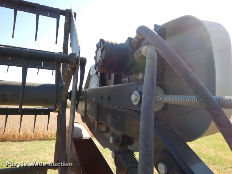 image for item DH2667 2005 AGCO Gleaner 800 flex head