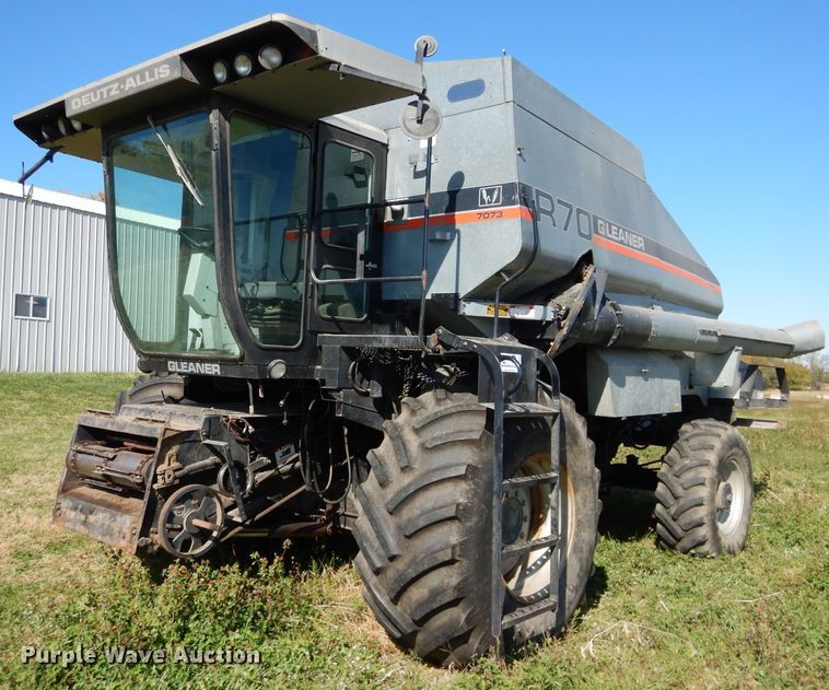 image for item DH2668 1991 Gleaner R70 RWA combine