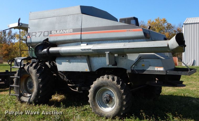 image for item DH2668 1991 Gleaner R70 RWA combine