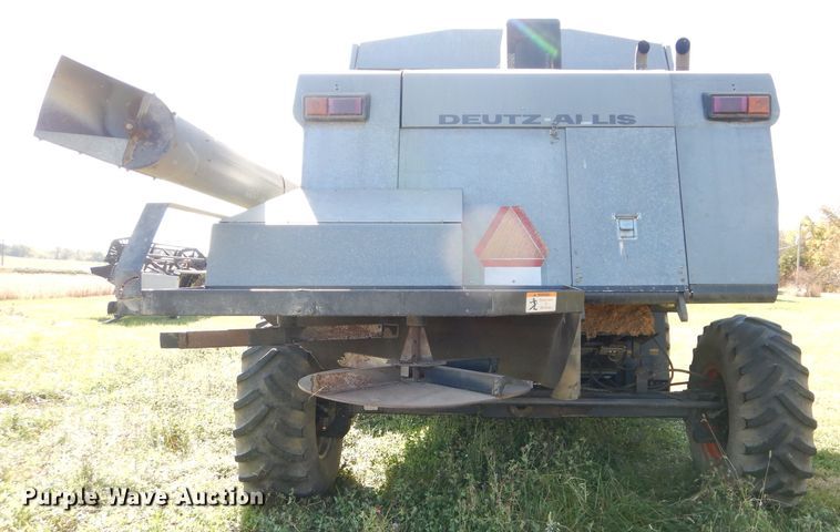 image for item DH2668 1991 Gleaner R70 RWA combine
