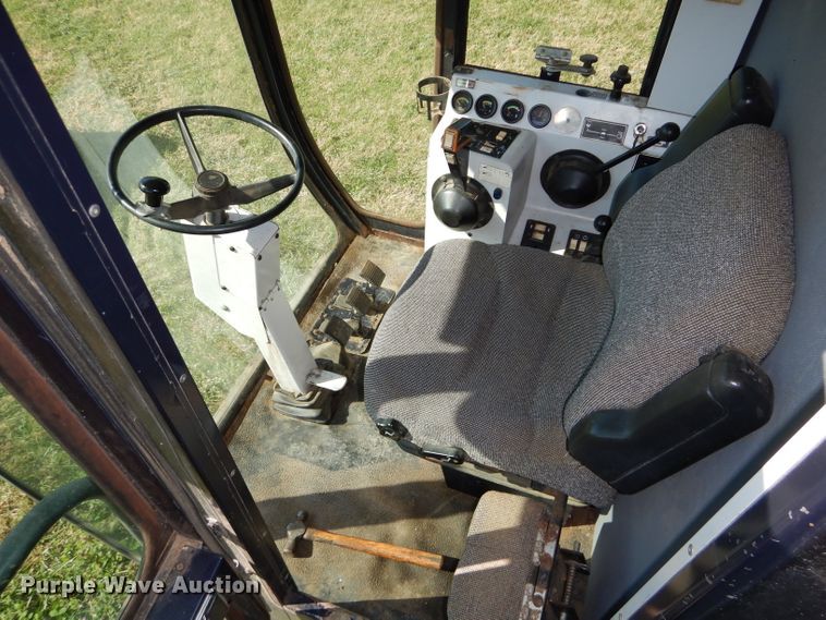 image for item DH2668 1991 Gleaner R70 RWA combine