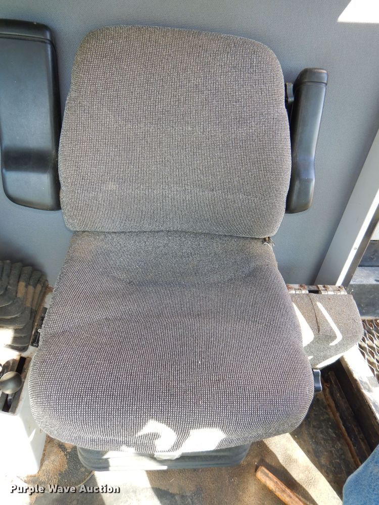 image for item DH2668 1991 Gleaner R70 RWA combine