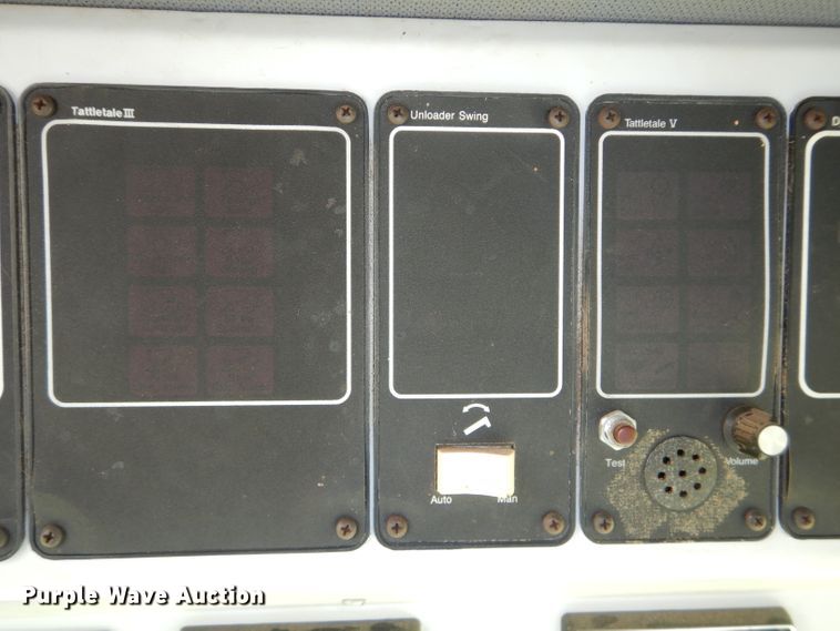 image for item DH2668 1991 Gleaner R70 RWA combine