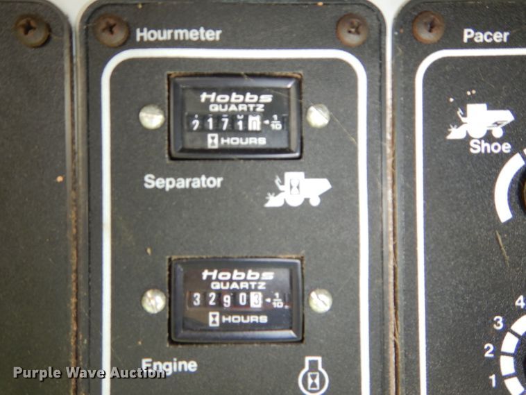 image for item DH2668 1991 Gleaner R70 RWA combine