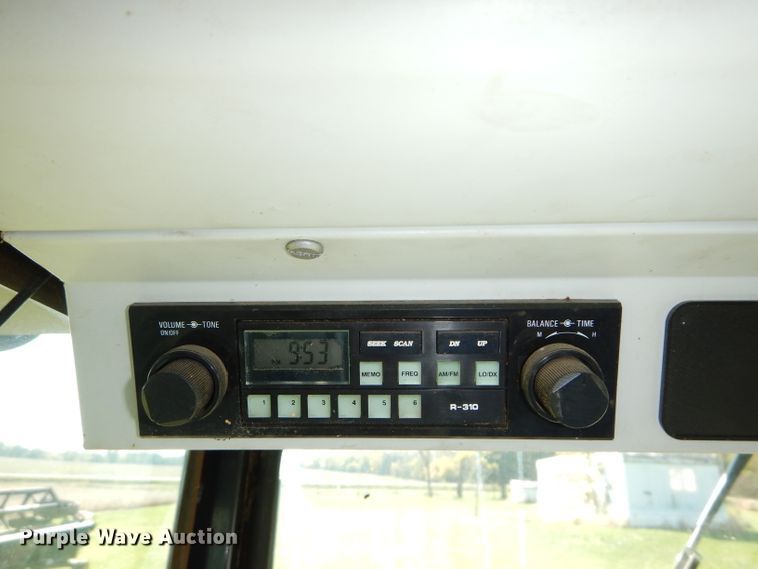 image for item DH2668 1991 Gleaner R70 RWA combine