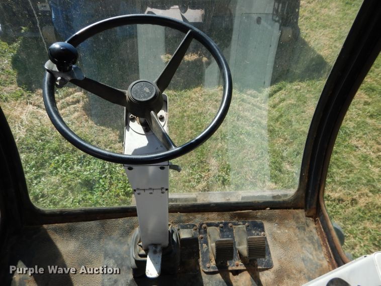 image for item DH2668 1991 Gleaner R70 RWA combine