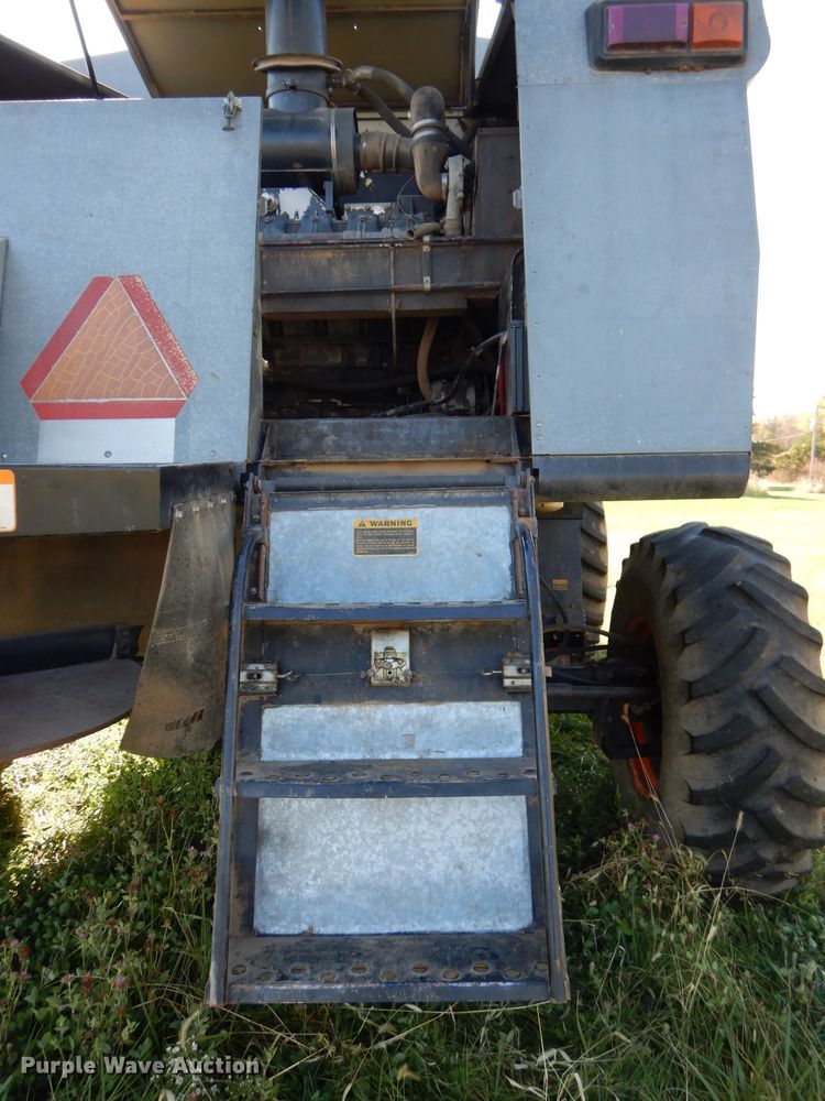 image for item DH2668 1991 Gleaner R70 RWA combine