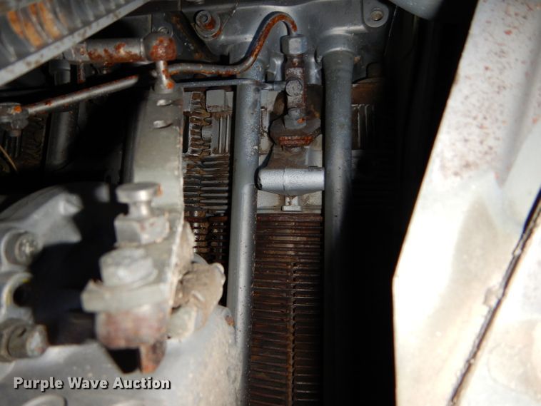 image for item DH2668 1991 Gleaner R70 RWA combine