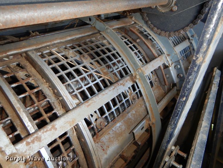 image for item DH2668 1991 Gleaner R70 RWA combine