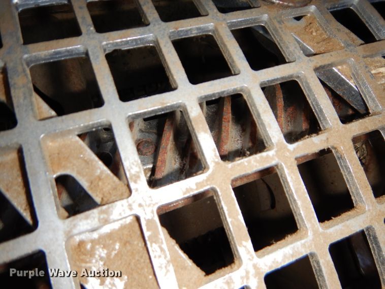 image for item DH2668 1991 Gleaner R70 RWA combine