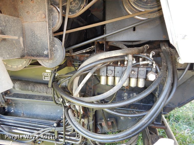 image for item DH2668 1991 Gleaner R70 RWA combine