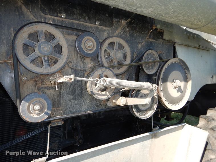 image for item DH2668 1991 Gleaner R70 RWA combine