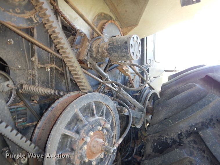 image for item DH2668 1991 Gleaner R70 RWA combine