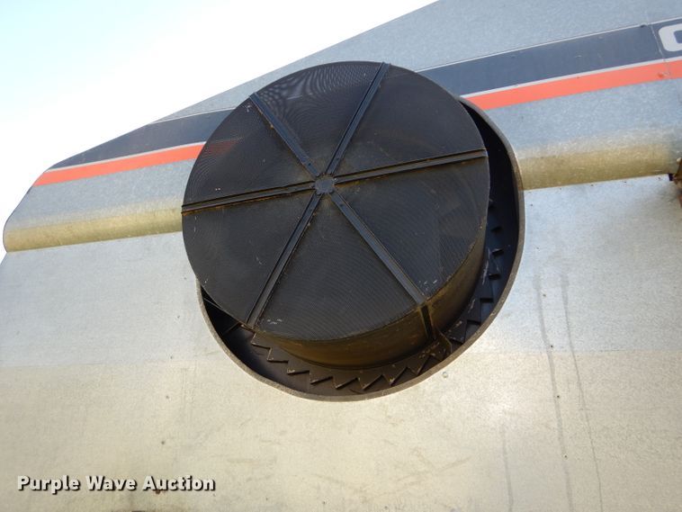 image for item DH2668 1991 Gleaner R70 RWA combine