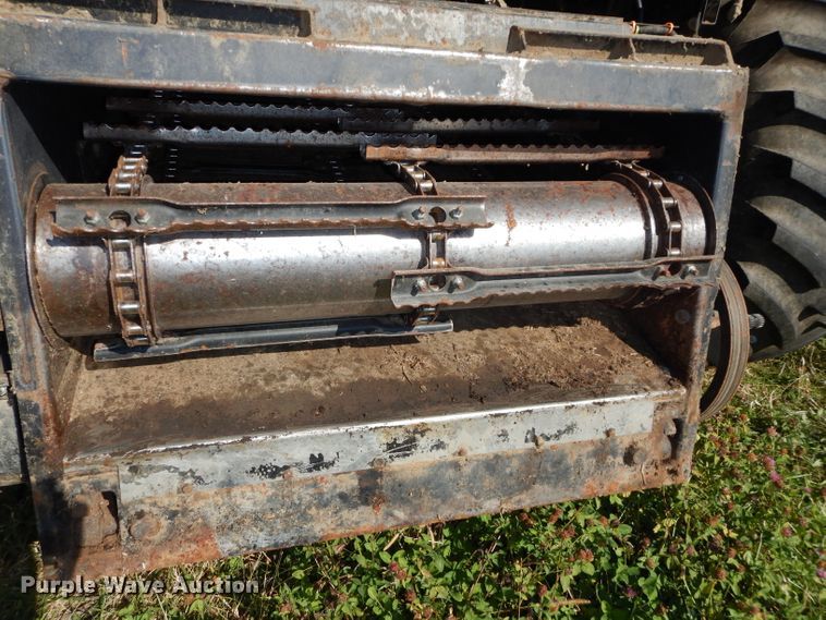 image for item DH2668 1991 Gleaner R70 RWA combine