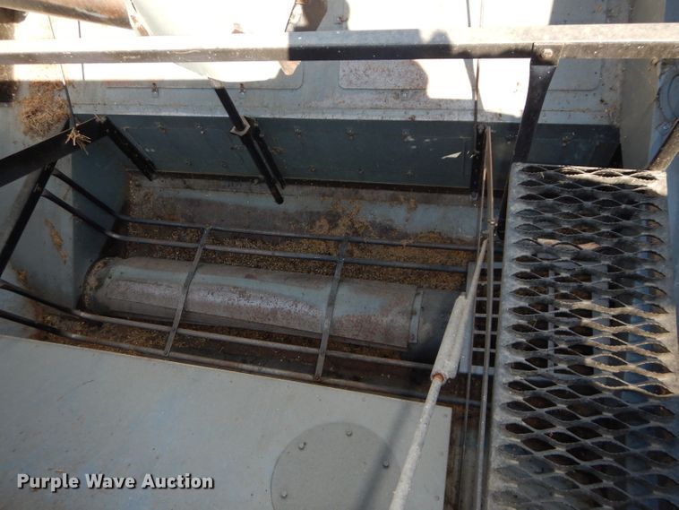 image for item DH2668 1991 Gleaner R70 RWA combine