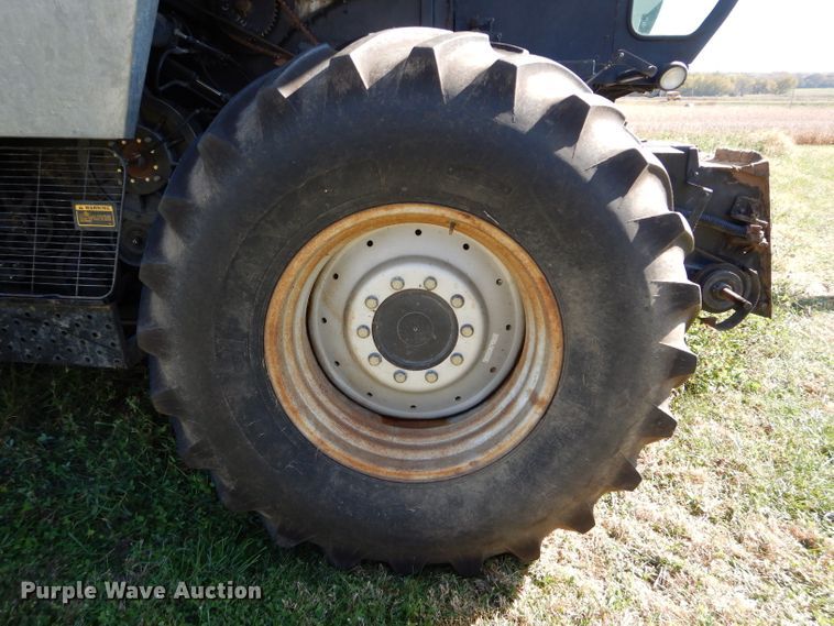 image for item DH2668 1991 Gleaner R70 RWA combine