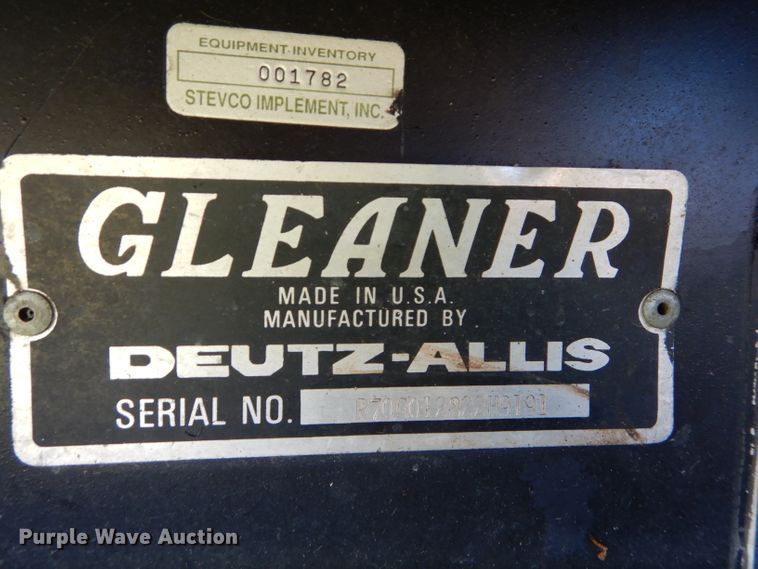 image for item DH2668 1991 Gleaner R70 RWA combine