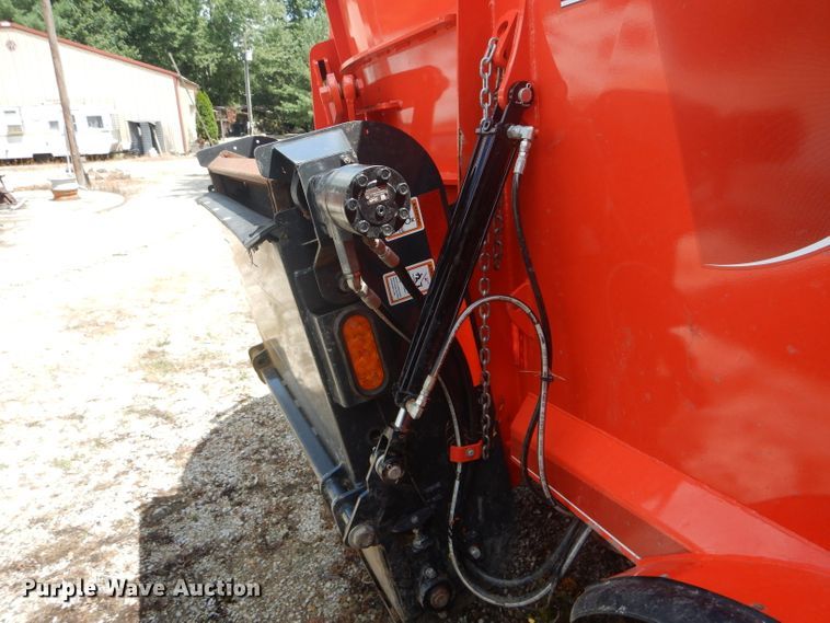 image for item DH6037 2018 Kuhn Vertical Maxx VT156 feed mixer